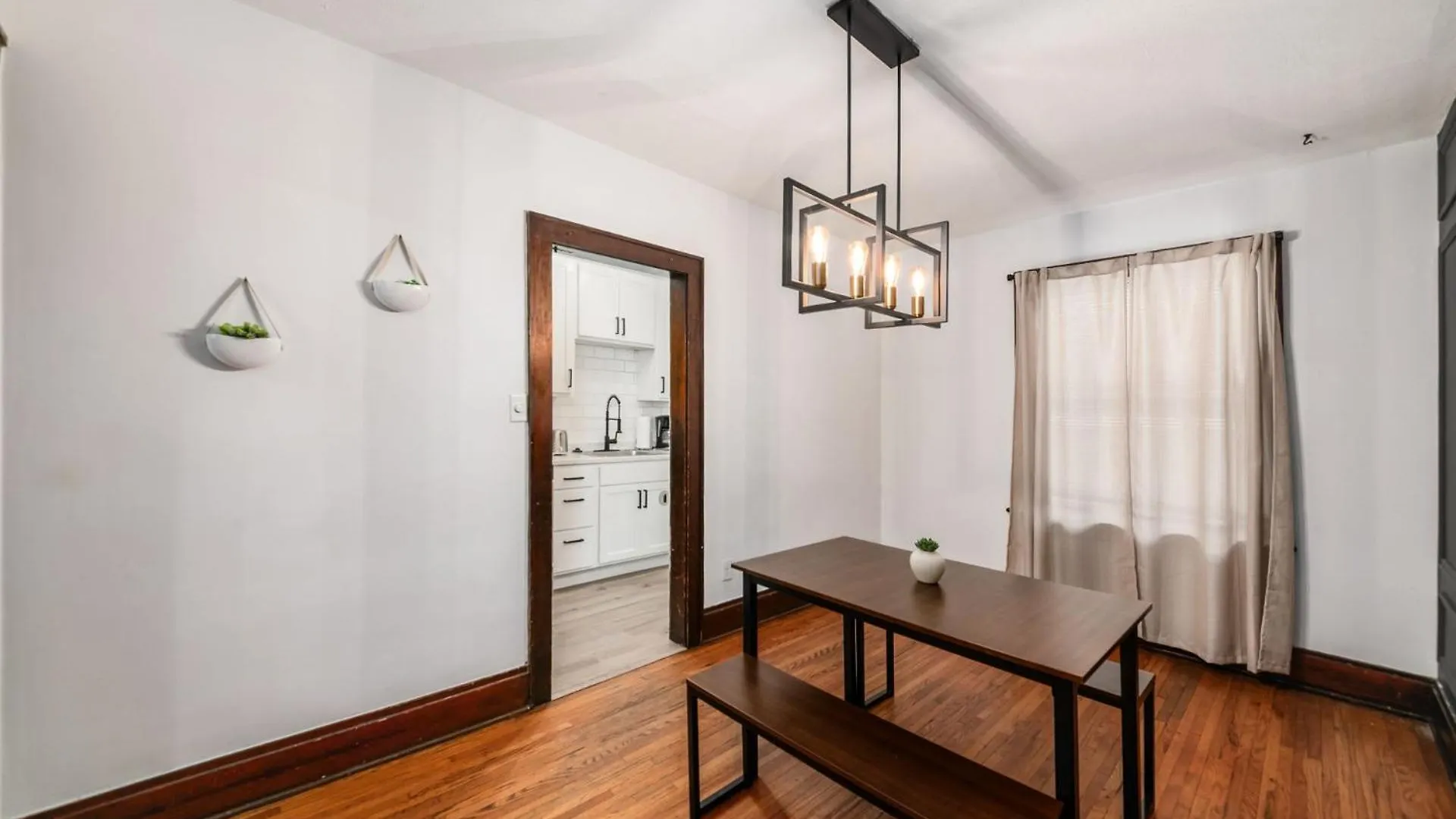 The Cobblestone Townhouse - 2 Bedroom -German Village Columbus 0*,  Estados Unidos da América